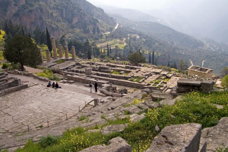 From Athens: Temple of Apollo and Oracle Delphi Day Trip