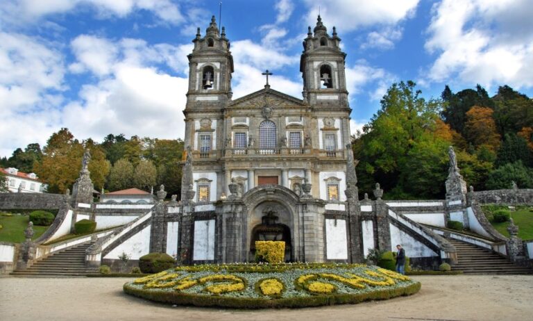 From Porto: Braga and Guimarães Full-Day Trip With Lunch
