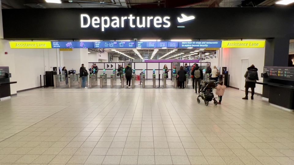 Heathrow Airport to Luton Airport - Private Transfer - Service Description