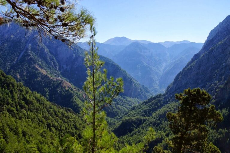 Heraklion: Samaria Gorge Guided Hiking Day Tour