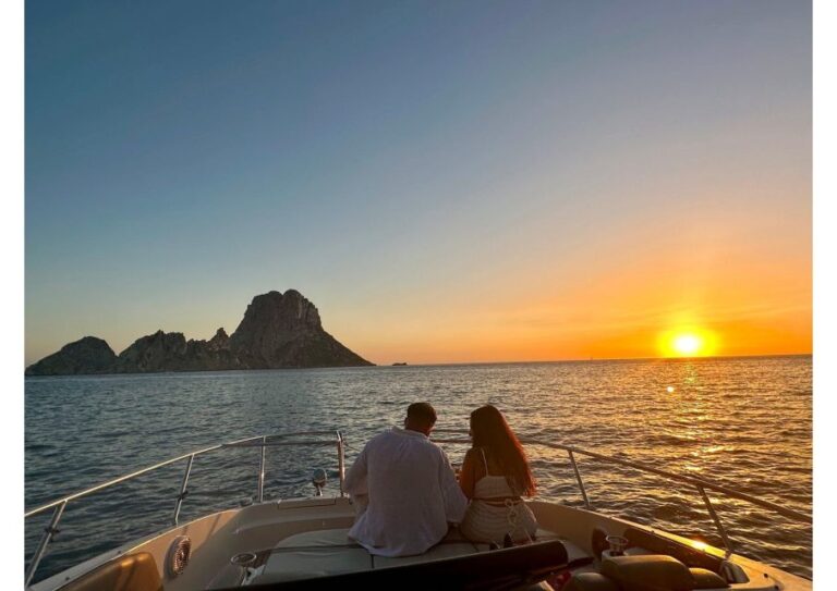 Ibiza Es Vedra: Luxury Private Boat Trip – Sunset and Drinks
