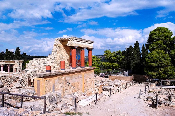 Knossos Palace and Heraklion City Walking Food Tour (Small Group)