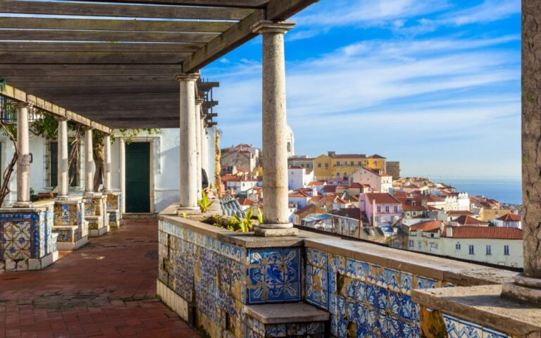 Lisbon: Private Kid-Friendly City Tour With São Jorge Castle
