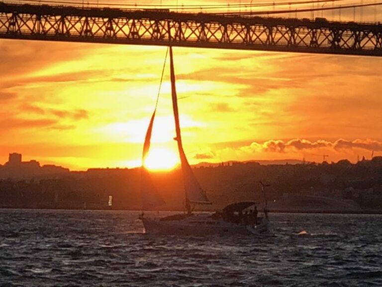Lisbon: Private Sunset Sailing Tour With Champagne