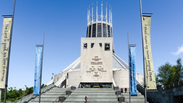 Liverpool: Best of Liverpool Sightseeing Private Taxi Tour