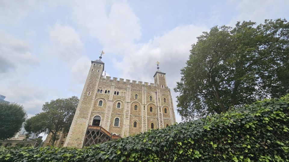 London: Tower of London and Crown Jewels Easy Access Tour - Tour Overview