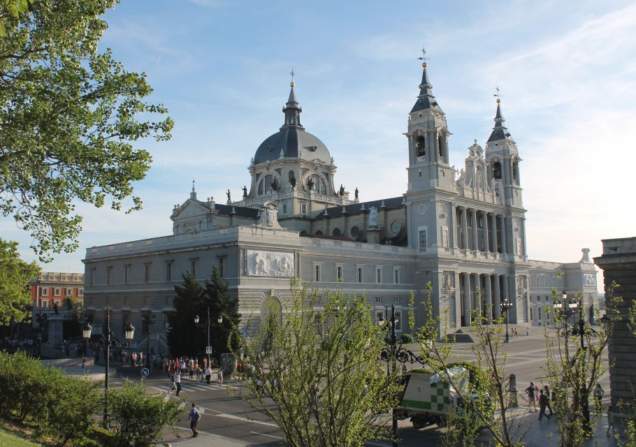 Madrid: 2-Hour City Highlights Guided Walking Tour - Tour Details