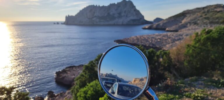 Marseille: Electric Motorcycle Rental With Smartphone Guide