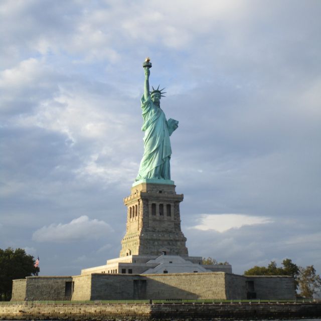 NYC: Brooklyn Sightseeing Sailboat Cruise