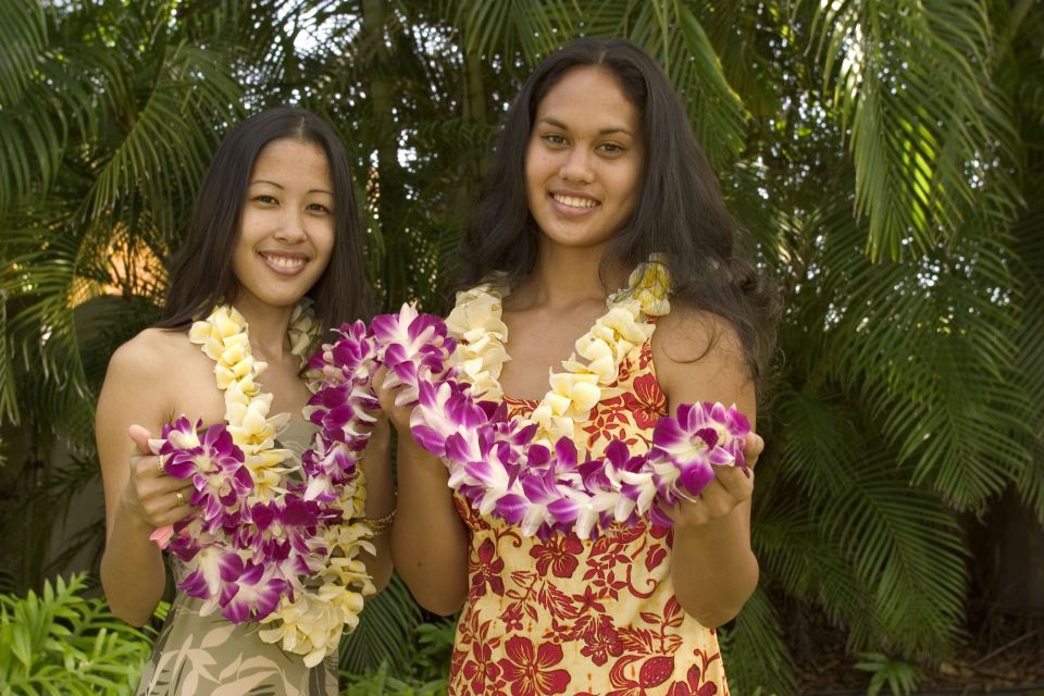 Oahu: Honolulu Airport (HNL) Honeymoon Lei Greeting - Highlights