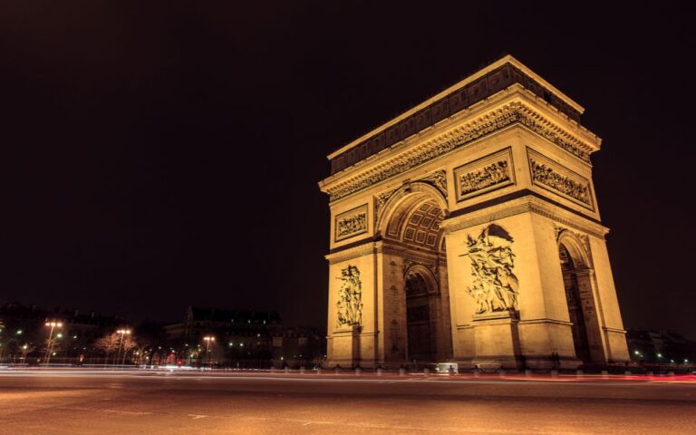 Paris: Mona Lisa Curse Quest Experience