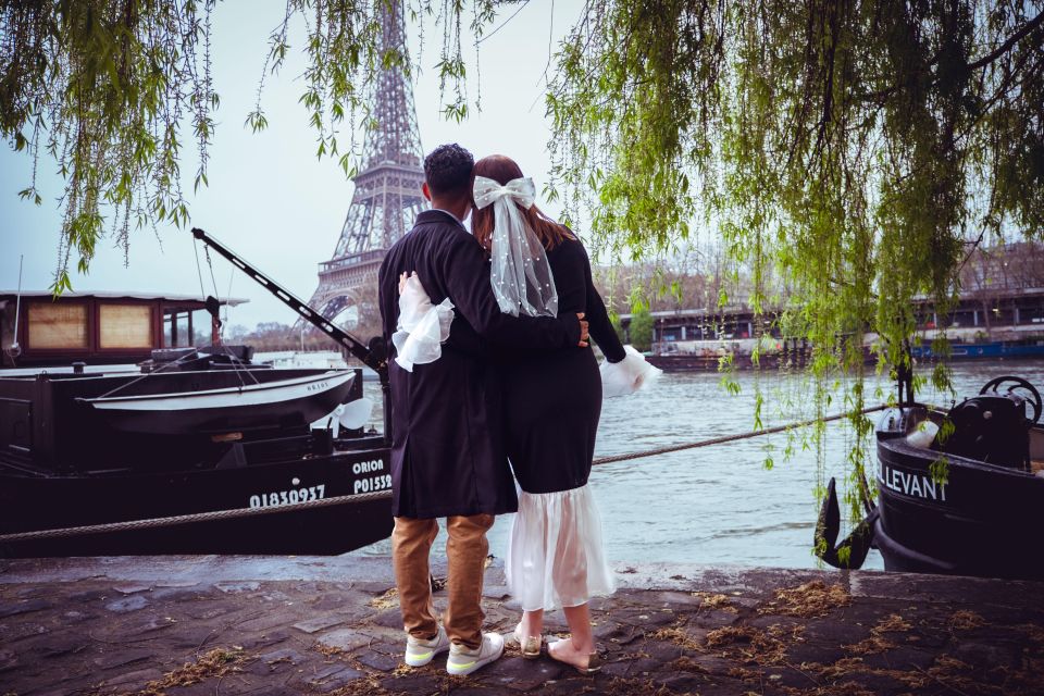Paris: Private Photoshoot Near the Eiffel Tower - Experience the City of Love