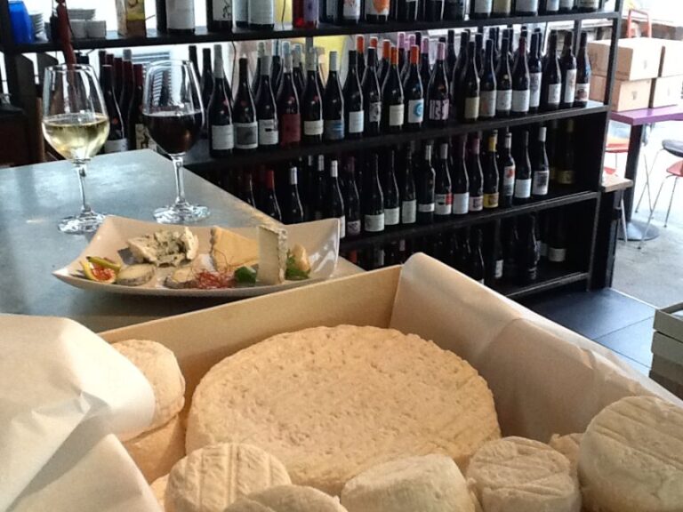 Paris: Small-Group Cheese and Wine Tasting in Le Marais