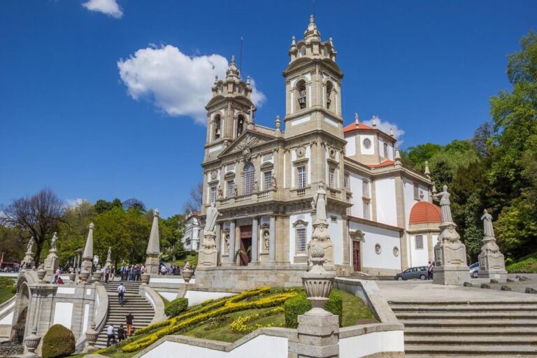 PORTO: Private Braga & Guimarães Tour With Lunch and Visits