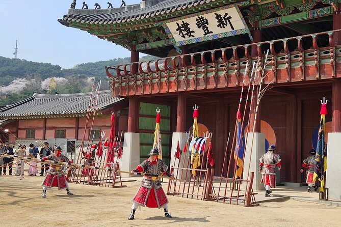 Private Tour Around Suwon UNESCO Fortress and Korea Folks Village - Tour Highlights and Inclusions