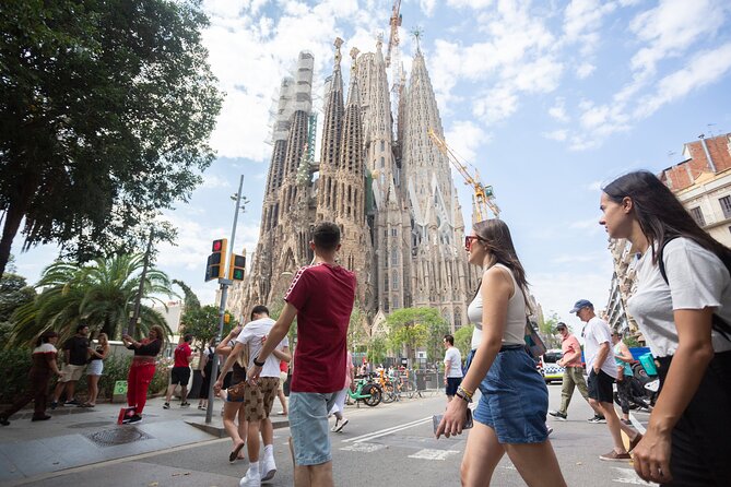 Sagrada Familia Guided Tour With Skip the Line Ticket - Tour Overview