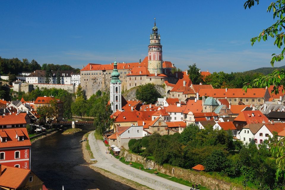 Salzburg: Sightseeing Transfer to Prague via Cesky Krumlov - Booking and Flexibility