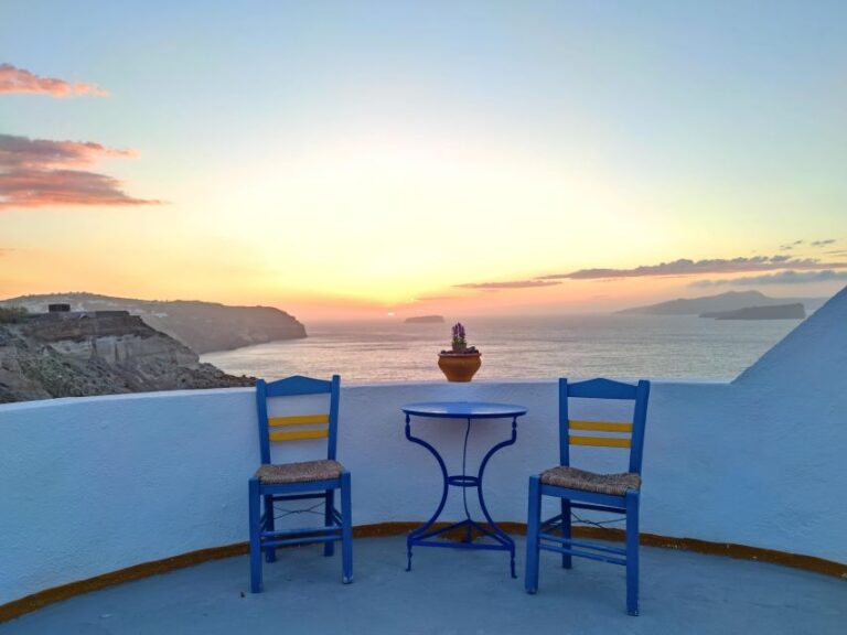 Santorini Local Hangouts: Insiders 5-hour Sightseeing Tour