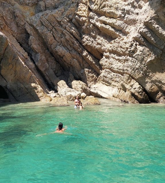Sesimbra: Private Boat Tour-Wild Beaches, Secret Bays, Caves