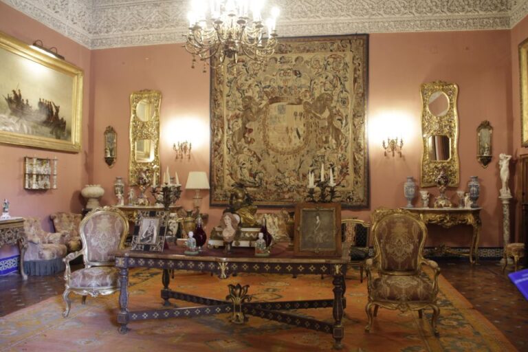 Seville: Dueñas Palace Private Tour