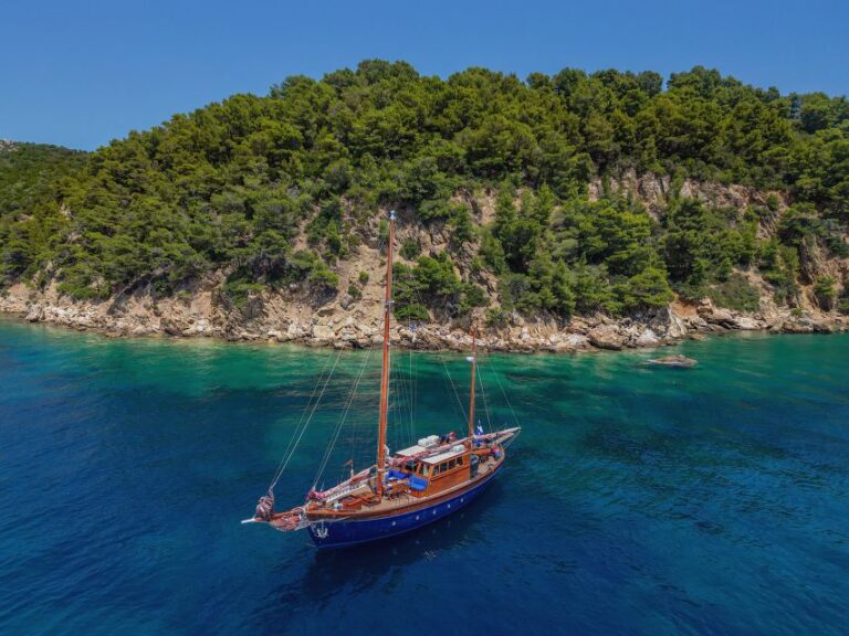 Skiathos: Traditional Wooden Boat Sailing Trip-Meal on Board