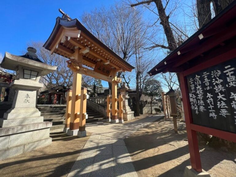 Tokyo Asakusa Area Feel Buddhism and Shinto Walking Tour