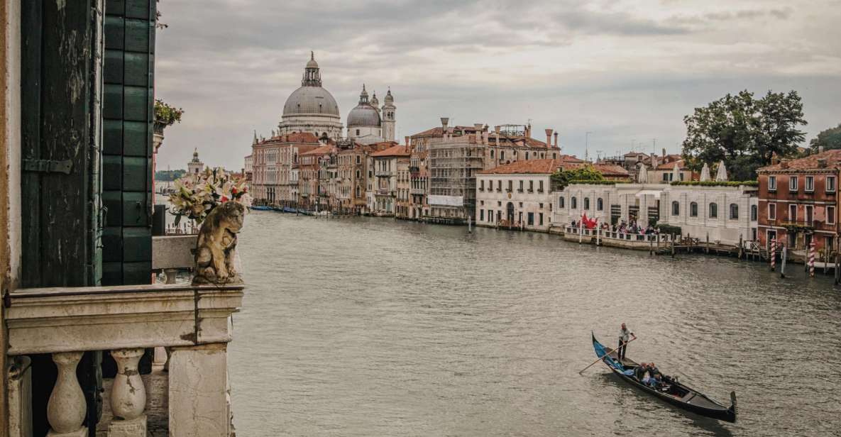 Venice: Gondola Ride and a Gala Dinner in a Venetian Palace - Experience Description