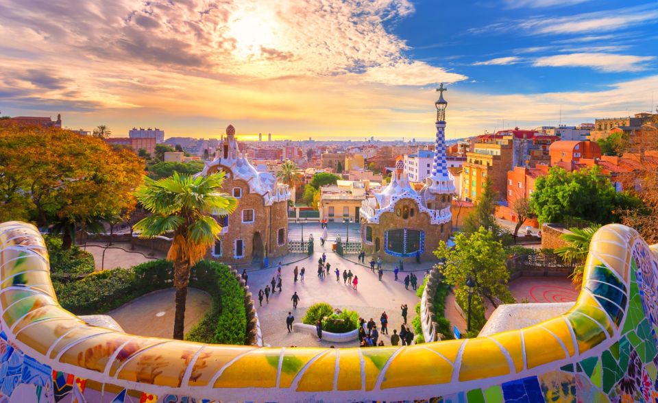 Barcelona Old Town Tour With Family-Friendly Attractions - Languages and Accessibility