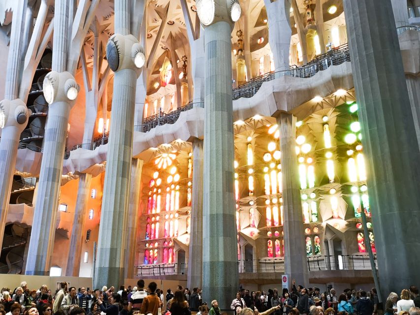 Barcelona: Sagrada Familia and Park Guell Full-Day Tour - Itinerary