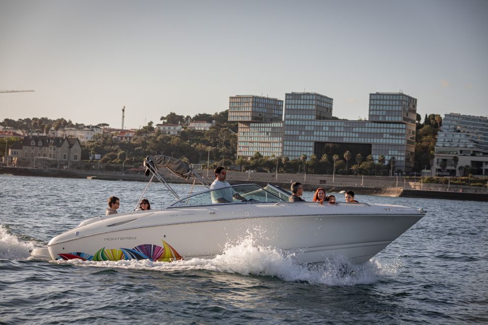 Cascais: Private Boat With Skipper, Fuel, Food and Drinks - Inclusions and Amenities
