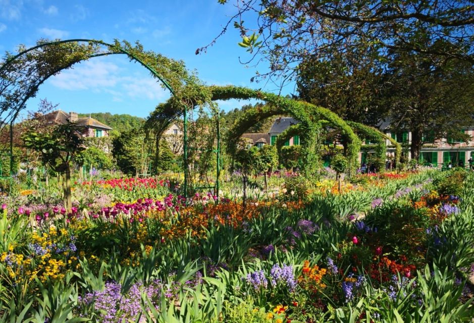 Exclusive Private Tour of Paris and Giverny Gardens - Exclusions
