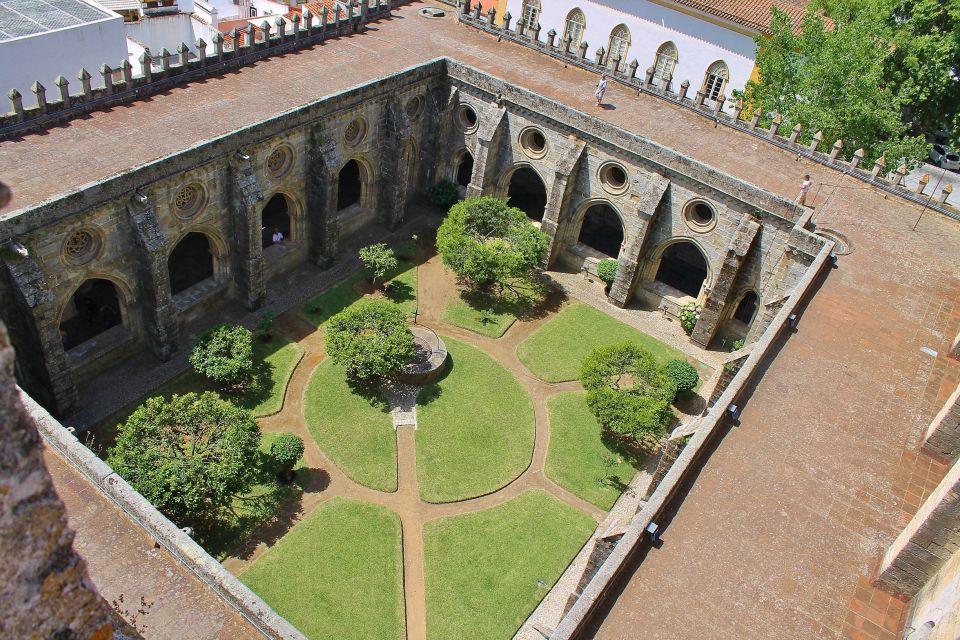 From Lisbon: Évora Private Historic Discovery Tour - Itinerary Overview