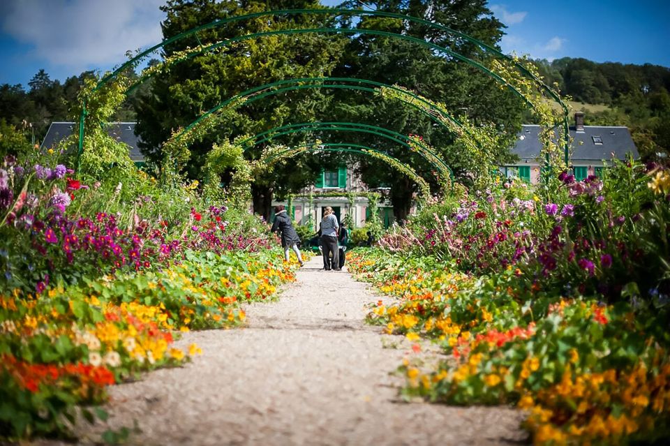 Giverny: Monets House and Gardens Guided Tour - Activity Description