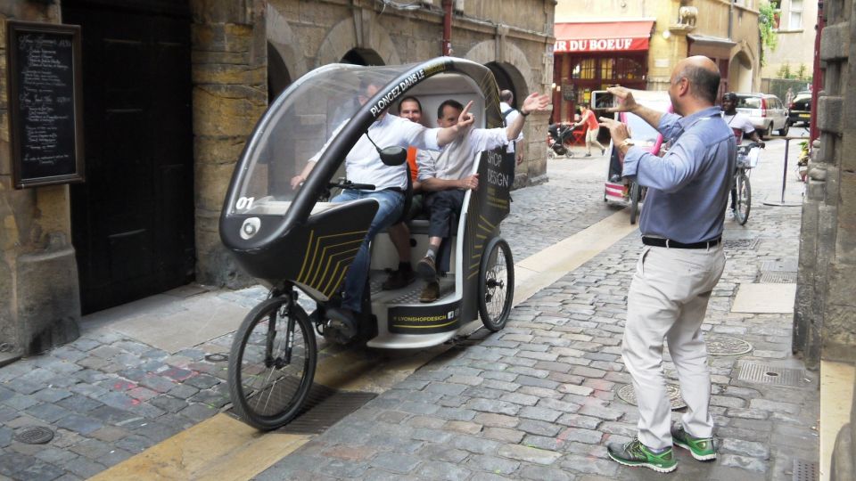 Lyon: 1 or 2-Hour Pedicab Tour - Exploring Lyons Historic Districts