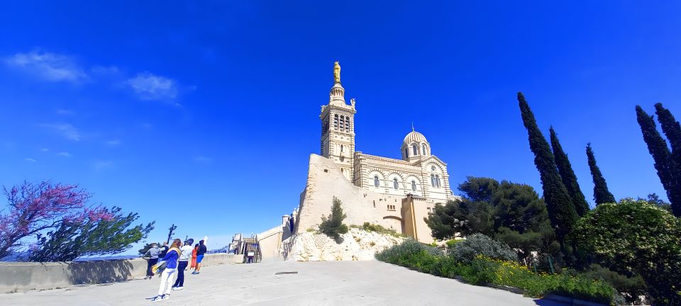 Marseille Tour : Discover the Best of the City in 4 Hours - Discovering the Citys Iconic Landmarks