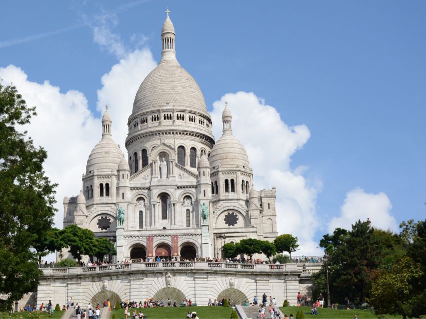 Montmartre: First Discovery Walk and Reading Walking Tour - Walking Tour Practicalities Explained