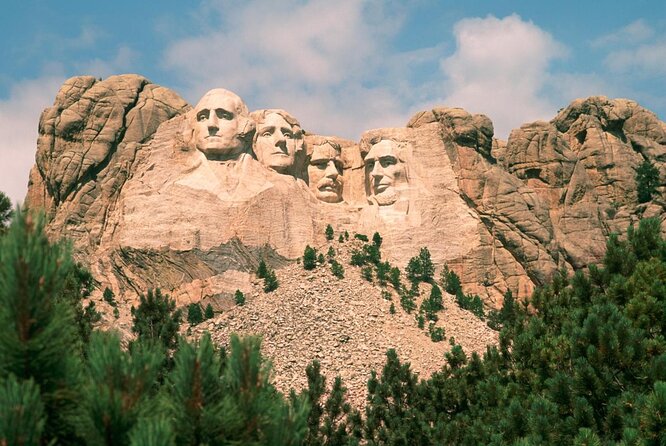 Mt Rushmore "Bundle" - W/Crazy Horse/Needles/Iron Mtn-Public - Inclusions and Amenities