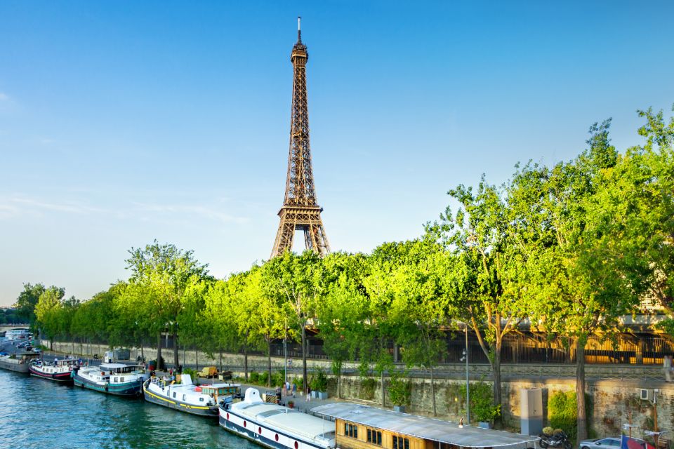 Paris: First Discovery Walk and Reading Walking Tour - Explore 16 Iconic Sites