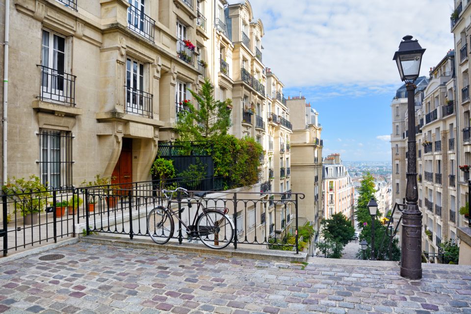 Paris: Montmartre and Sacré-Coeur Walking Tour - Exploring Montmartres Hidden Gems