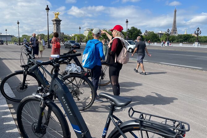 Paris Private Electric Bike Tour With Virtual Reality - Tour Highlights