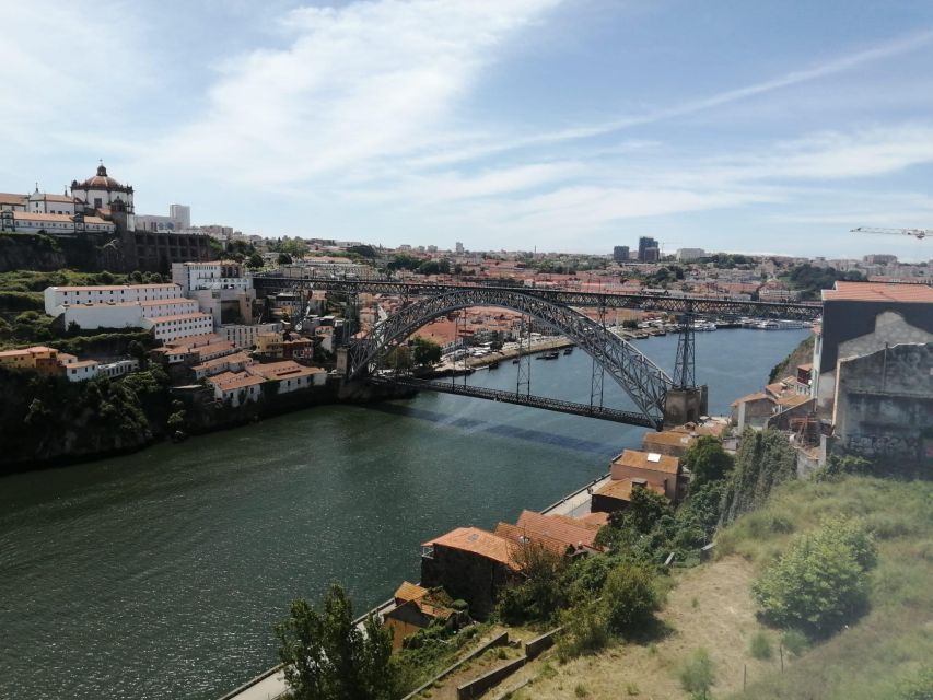 Porto Highlights With Traditional Lunch - Tour Highlights