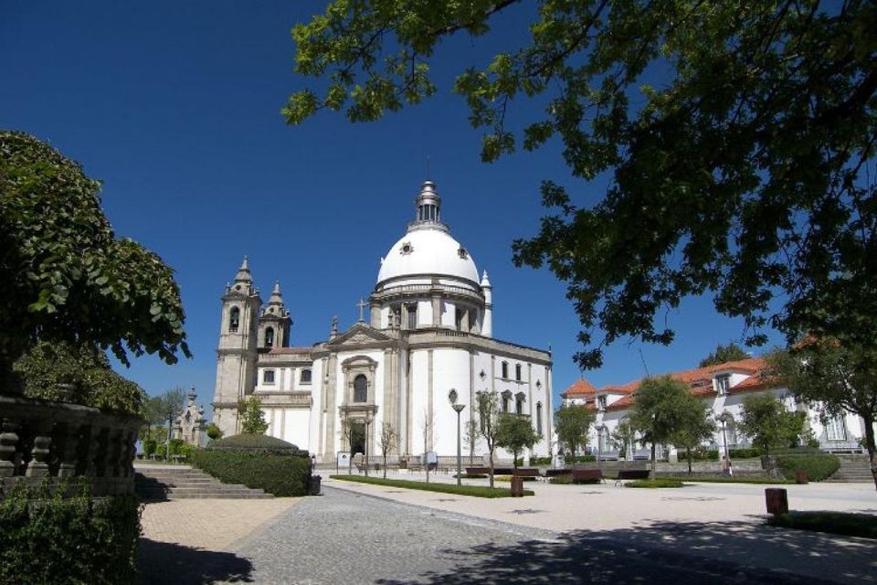 PORTO: Private Braga & Guimarães Tour With Lunch and Visits - Itinerary