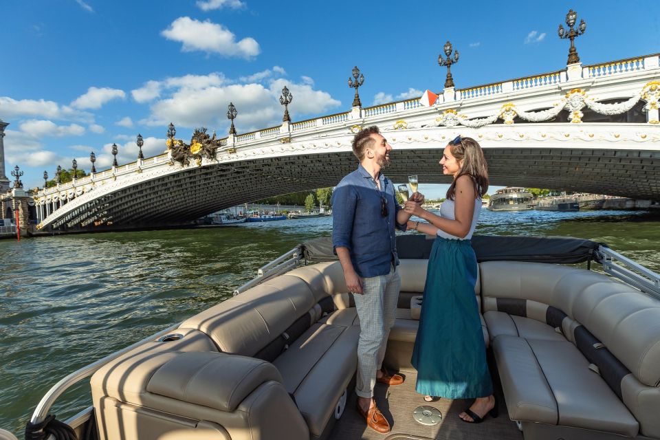 Romantic Photo Shooting on a Private Boat in Paris - Experience Highlights