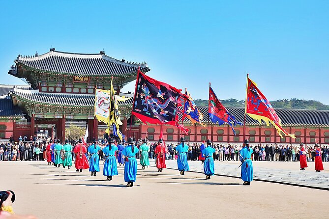 Royal Palace and Traditional Villages Wearing Hanbok Tour - What to Expect on This Tour