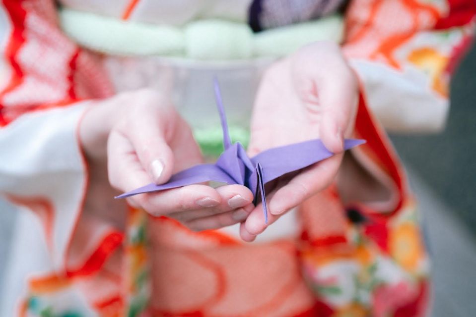 Tokyo: Origami Workshop With a Local Including One Drink - Experience Highlights