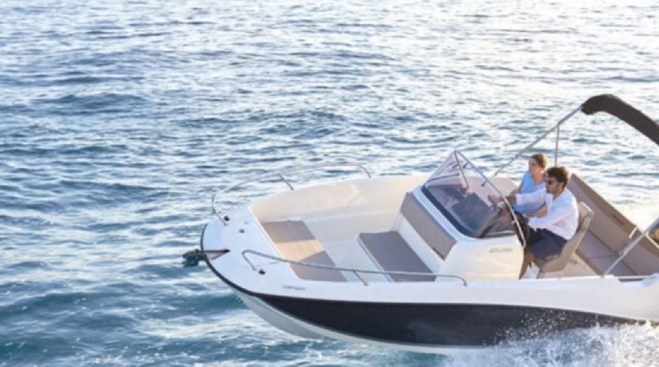 Valencia: Rent Boat With License - Boat Capacity and Fuel Costs