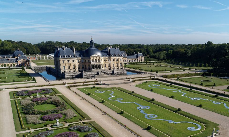 Vaux Le Vicomte Chateau Entry Ticket and Chateaubus Transfer - Experience and Itinerary