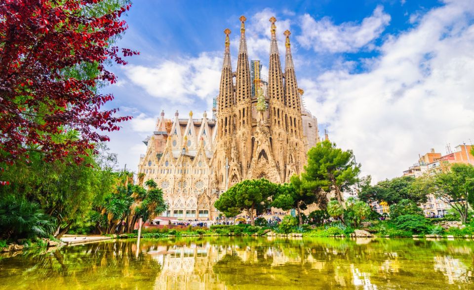 Barcelona Old Town Tour With Family-Friendly Attractions - Tour Highlights and Attractions