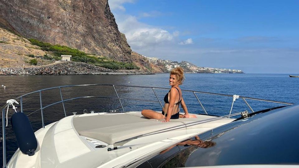 Calheta: Private Charter – Aestus Luxury Boat - Language and Accessibility Information