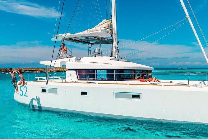 Catamaran Cruise in Riviera Maya With Snorkeling & Beach Club - Traveler Experience